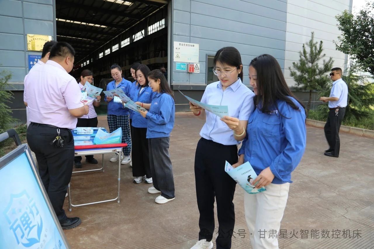 星火數(shù)控與農(nóng)行麥積支行開(kāi)展銀企黨建共建活動(dòng) 星火數(shù)控與農(nóng)行麥積支行開(kāi)展銀企黨建共建活動(dòng)